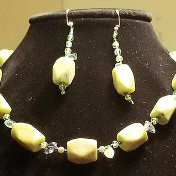 Serpentine and Peridot Necklace and Earring Set - Picture 2 of 6